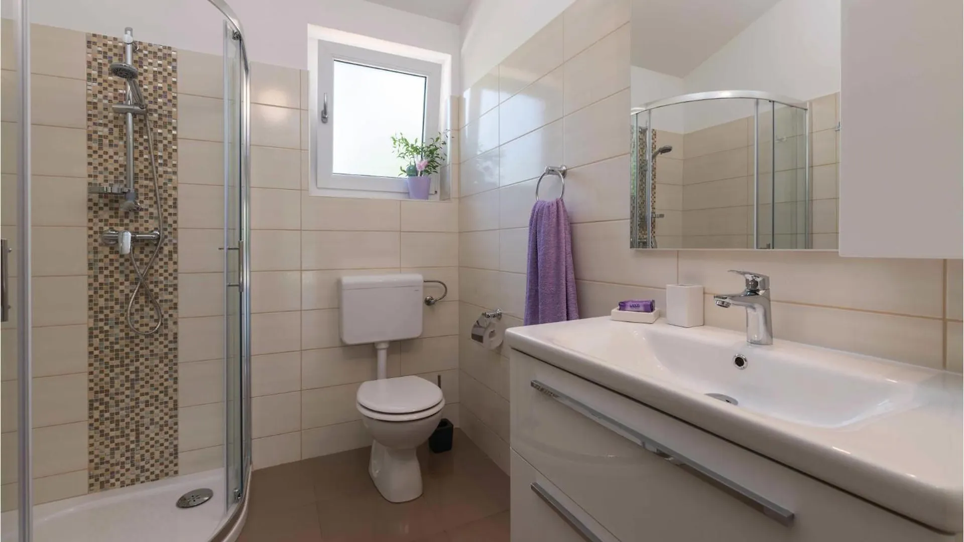 Beautiful Home In Vodnjan With Kitchen Mednjan